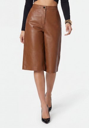 faina Shorts - camel