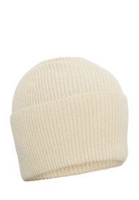 Strikket beanie i off-white med vertikal ribbet tekstur og en foldet manchet. Det bløde materiale supplerer det runde, tætsiddende design.