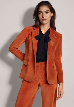 MADELEINE, MADELEINE BLAZER SAMTBLAZER ALS EINREIHER - Blazer - dark orange