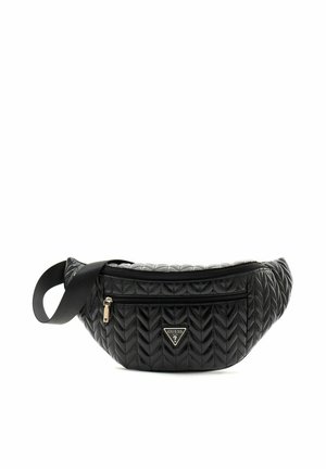 Sac banane noir matelassé avec deux compartiments zippés et une sangle ajustable, arborant un logo triangulaire Guess à l'avant.