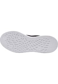 Sko sål med en strukturerad vit gummidesign med intrikata mönster och en något upphöjd häl. Tydlig varumärkeslogotyp närvarande.