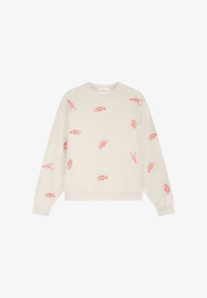 Beige crewneck-trui met verspreide kleine rode kreeftillustraties op de voorkant en mouwen, geribbelde manchetten en zoom.