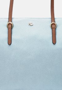 Lauren Ralph Lauren NYLON MEDIUM KEATON TOTE BAG - Maisiņveida soma - blue dusk/tan