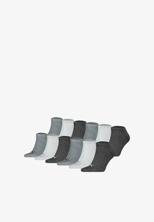Zwölf Paar Knöchelsocken in Grau-, Weiß- und Schwarztönen, in zwei Reihen auf weißem Hintergrund angeordnet.