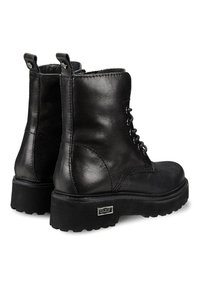 Stivali alla caviglia in pelle nera con lacci frontali, suola in gomma spessa, punta rinforzata e linguette per una facile calzata, con una finitura opaca.