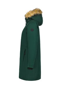 Parka verde con cappuccio foderato in pelliccia, chiusura con zip e bottoni, tasche laterali e un tessuto liscio e resistente alle intemperie. Presenta una patch del logo nera.