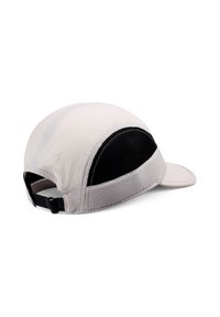 Weißer Cap mit strukturierter Oberfläche, ausgestattet mit einem schwarzen Mesh-Panel auf der Rückseite, gebogenem Schirm und verstellbarem Riemen hinten.