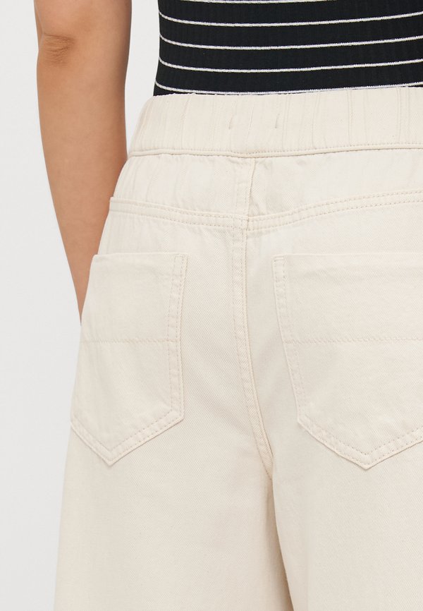 VMVALERIA STRING - Flared Jeans - ecru4