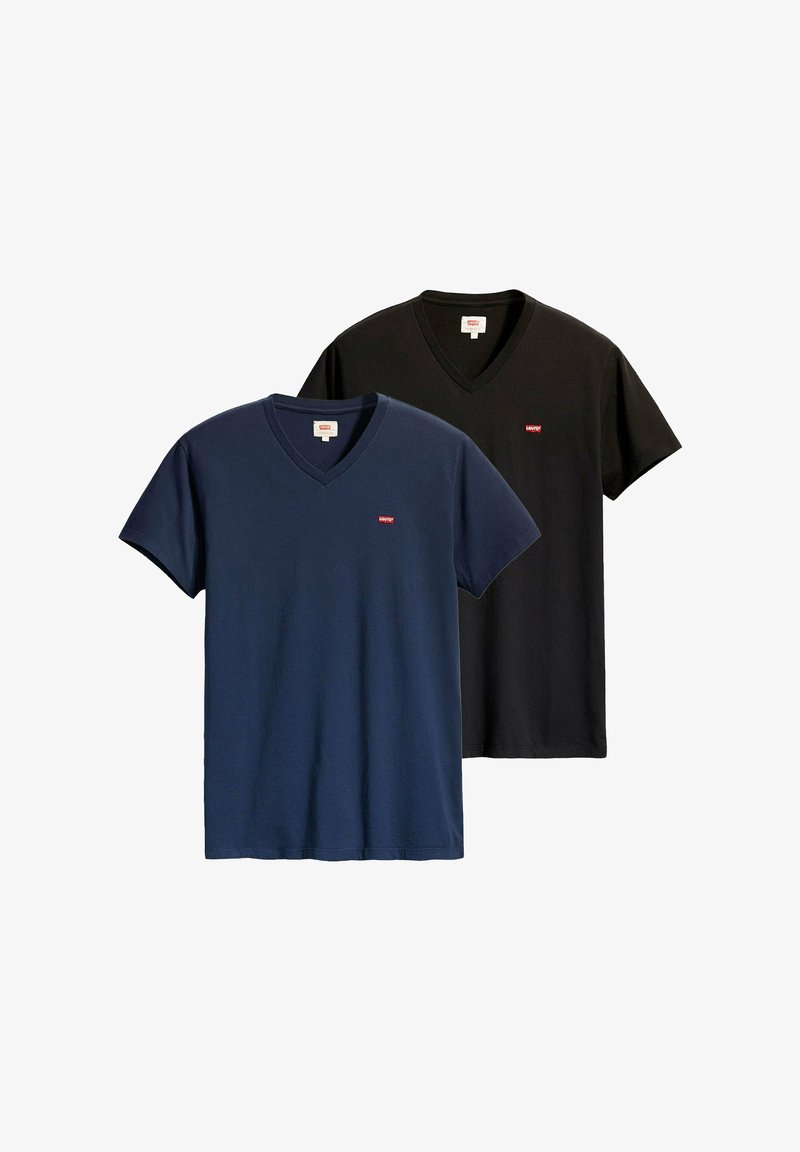 Zwei Levi’s T-Shirts mit V-Ausschnitt und kurzen Ärmeln in Marineblau und Schwarz, jeweils mit kleinem rotem Logo auf der linken Brust.