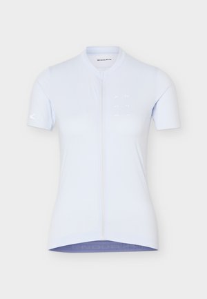 Tricou de ciclism alb cu mâneci scurte, fermoar frontal complet și logo-uri subtile Endura pe piept și mânecă, prezentat pe un fundal simplu.