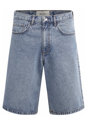 Lyseblå denimshorts med forlommer, beltestropper, knappelukking og en etikett inni linningen med teksten «REBEL».