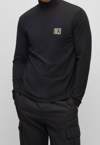 HUGO Langarmshirt - black