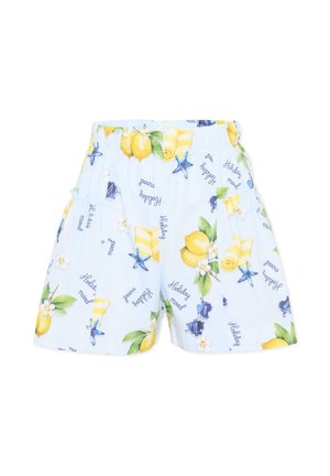 Lichtblauwe korte broek met elastische taille, met gele citroenen, zeesterren, bloemen, zonnebrillen en de tekst 'Holiday mood' als patroon.