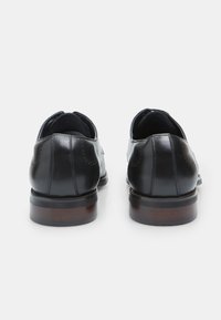 Bata Stringate eleganti - nero