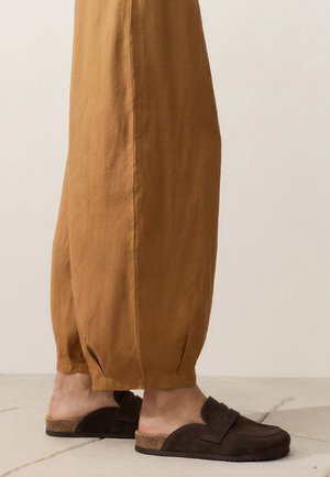 OYSHO, BUCKLE CLOGS - Mules - brown