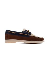 Zamszowe buty boat w kolorach granatowym i brązowym, z kremowym akcentem, ozdobnymi sznurowadłami i beżową gumową podeszwą zapewniającą przyczepność.