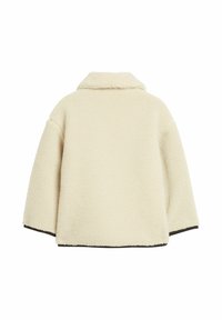 Fuzzy krämfärgad ytterkläder med krage, lös passform och kontrasterande mörk trim i botten. Texturerad, mysig tyg.