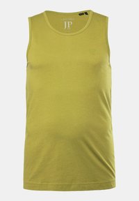 Grøn ærmeløs tanktop lavet af blødt bomuldsstof, med en rund halsudskæring og et lille logo på brystet. Glat tekstur, afslappet design.