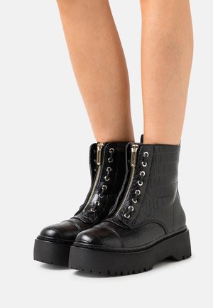 Call it Spring Stivaletti con plateau - black