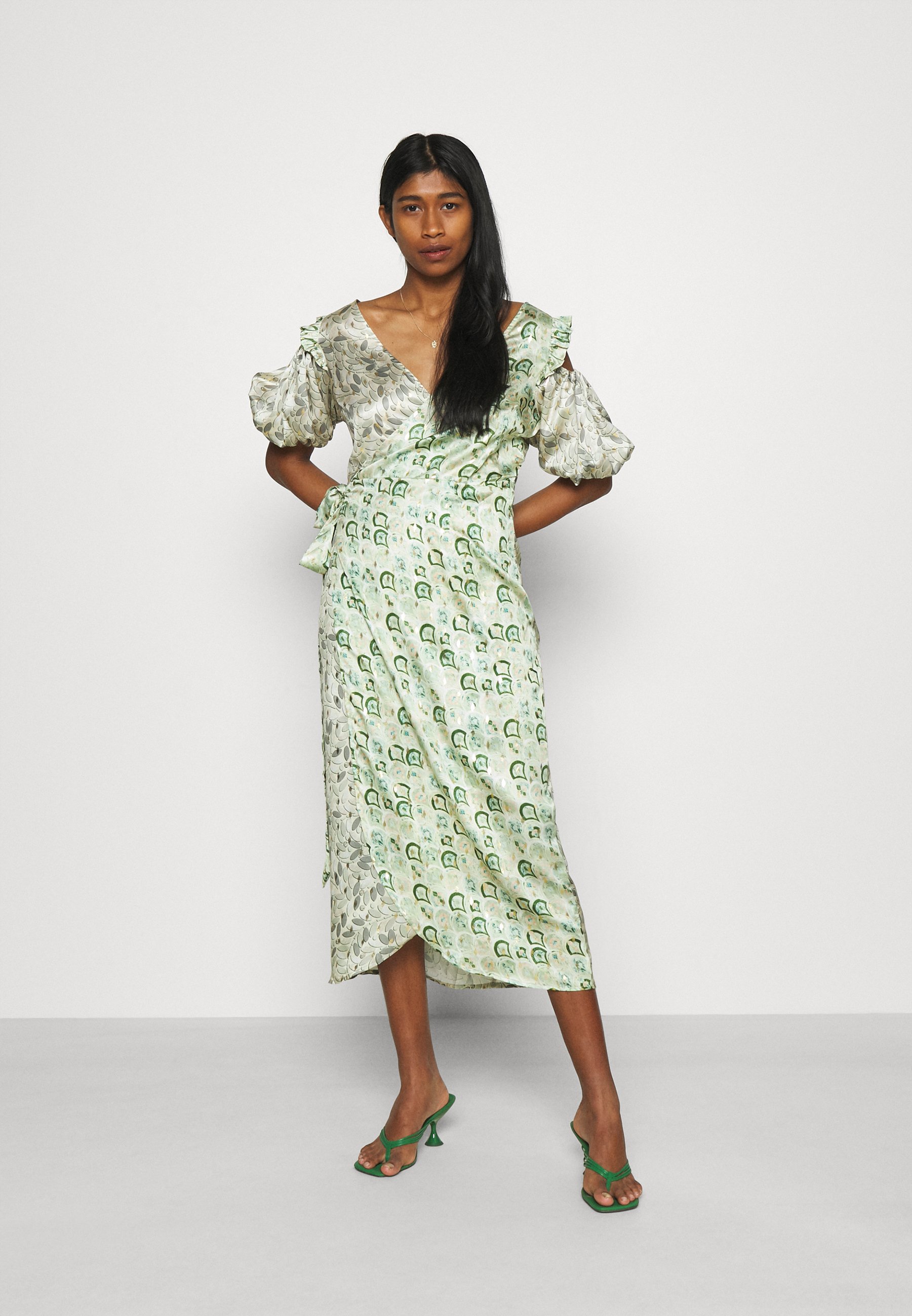 COLD SHOULDER MIDI WRAP 