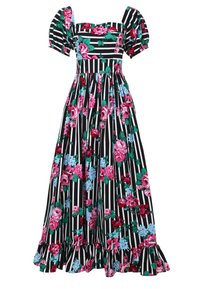 Robe maxi avec un décolleté carré, manches courtes bouffantes, rayures noires et blanches, motifs floraux en rose et bleu, et ourlet volanté.