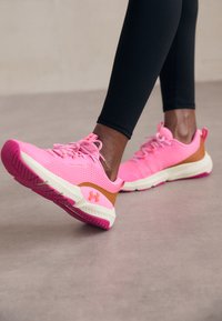 Unselected, fluo pink/copper penny/phoenix fire