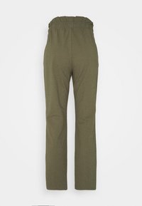 Pantalones elásticos color verde oliva con cintura fruncida y diseño de piernas rectas. Textura suave y estilo minimalista.