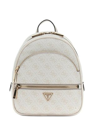 Petit sac à dos blanc de créateur avec des fermetures éclair dorées et un motif logo, doté d'une poche zippée à l'avant et d'une poignée supérieure.