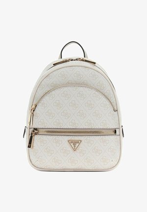 Petit sac à dos blanc de créateur avec des fermetures éclair dorées et un motif logo, doté d'une poche zippée à l'avant et d'une poignée supérieure.