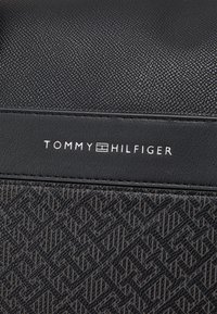 Tommy Hilfiger - Torba weekendowa