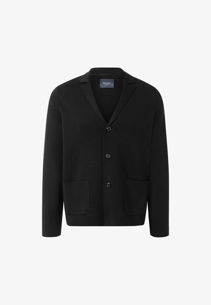 Schwarze Strickjacke mit Schalkragen, ausgestattet mit drei Knöpfen und zwei vorderen Taschen. Glatte Textur und minimalistisches Design.