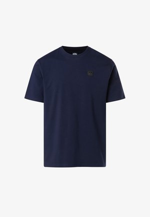 Marineblaue Kurzarm-T-Shirt mit Rundhalsausschnitt und einem kleinen schwarzen Logo-Patch auf der linken Brust.