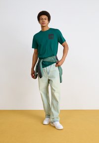 The North Face M S/S FINE  - Print T-shirt - deep nori