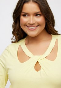 Ulla Popken Langærmet T-shirt - light yellow