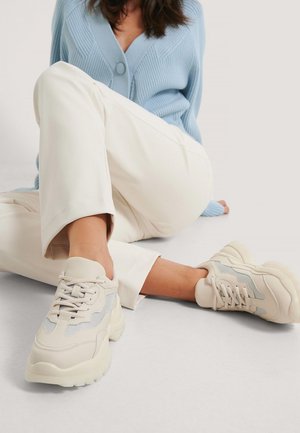 Sneakers - off-white