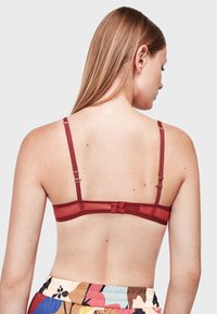 Gisela Grudnjak sa žicom - light red