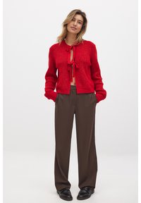 NA-KD TIE DETAIL  - Cardigan - red