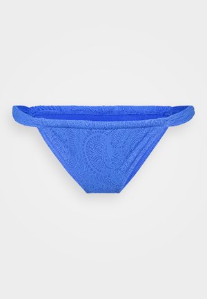 Bas de bikini bleu avec un motif paisley texturé, présentant une coupe basse et de larges bandes autour de la taille pour le confort et le soutien.