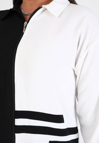 Modanisa POINT COLLAR  PLUS SIZE ALIA - Tunika - black