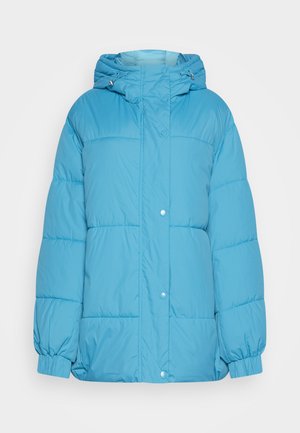 Hellblaue Steppjacke mit Kapuze, Druckknöpfen, elastischen Bündchen und diagonaler Steppung für Isolierung und Wärme.