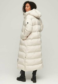 Superdry & Co MAXI HOODED PUFFER - Abrigo de invierno - rainy day grey