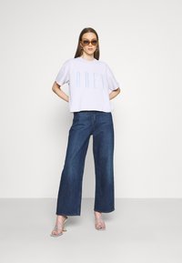 Obey Clothing Apdrukāts T-krekls - lilac hint