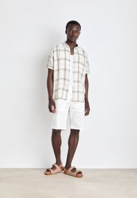 Barbour CROFT SHORT SLEEVE SUMMER SHIRT - Camisa - saltmarsh