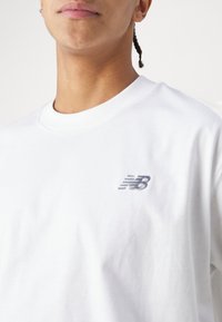 Thumbnail Image 9