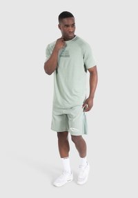 Smilodox POWERFIT TRIPLE PERFORMANCE - Shorts - olive