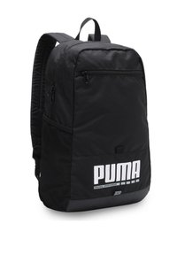 Juodas audinio kuprinės su dideliu baltu Puma logotipu, su užtrauktuku priekyje, tinkliniu šoniniu kišeniu ir paminkštintais reguliuojamais diržais.