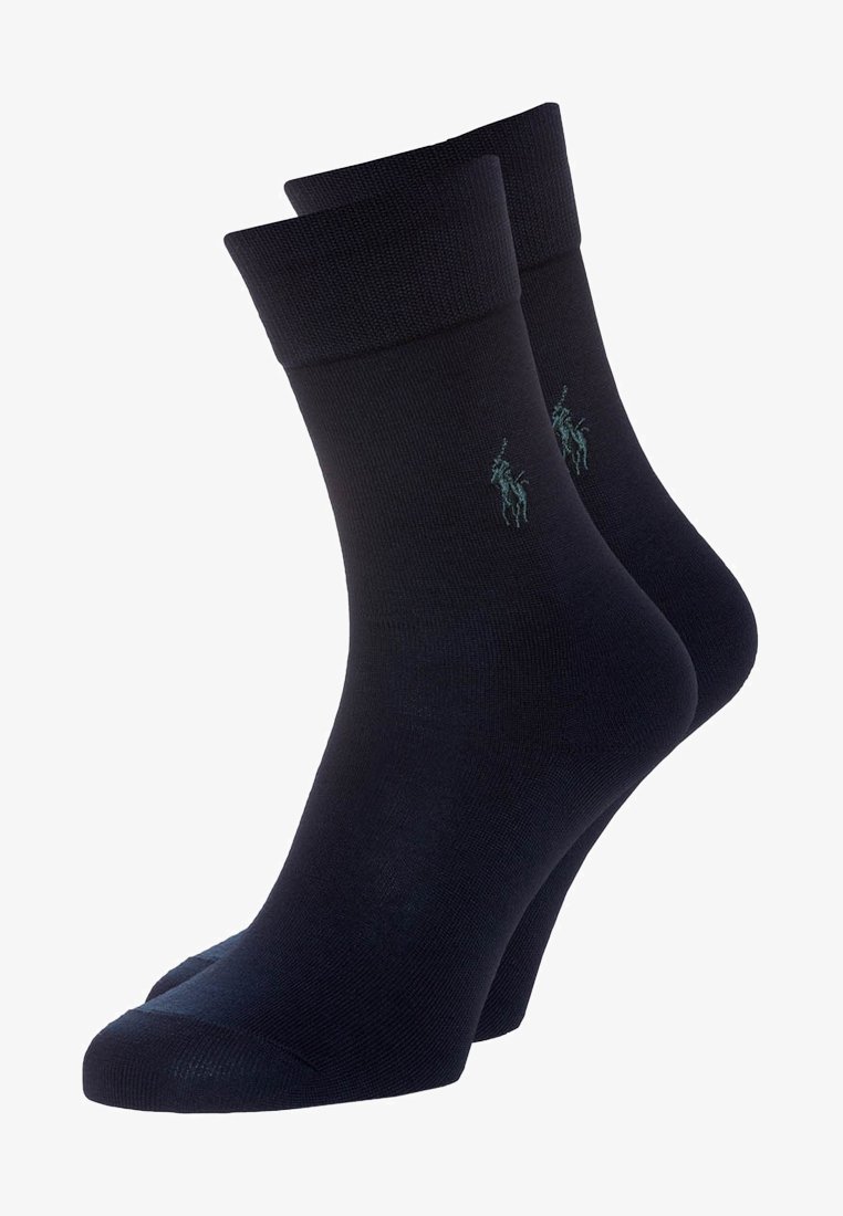 Ναυτικές κάλτσες από βαμβάκι με μίγμα, με ριμπ μανσέτα και διακριτικό πράσινο λογότυπο. Διαθέτει λεία υφή και κανονικό ύψος στον αστράγαλο.
