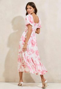 Lipsy LOOK PUFF SLEEVE MIDI - Denné šaty - pink floral