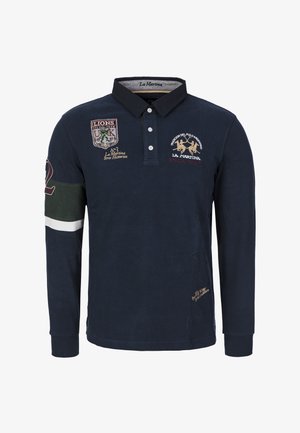 Marineblaues Langarm-Poloshirt mit gestickten Aufnähern, Kragen und Knopfleiste. Mit grünen und weißen Akzenten an Ärmeln und Saum.