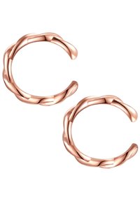Los pendientes de aro en oro rosa presentan un diseño retorcido con bordes suaves y redondeados, destacando un acabado pulido y una textura intrincada.